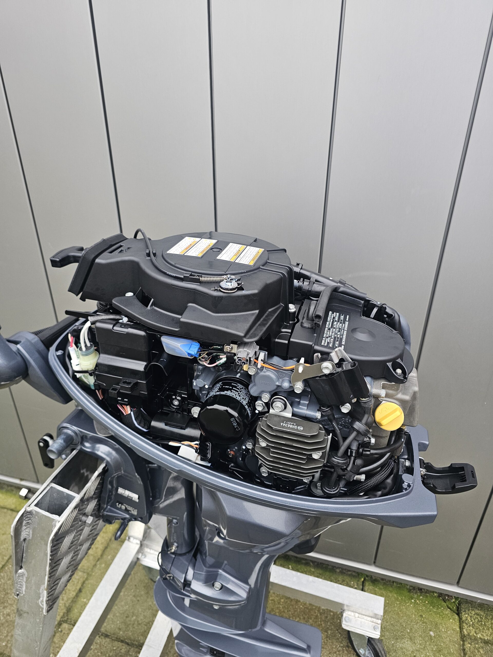 Yamaha 25 HP Outboard For Sale - Image 4