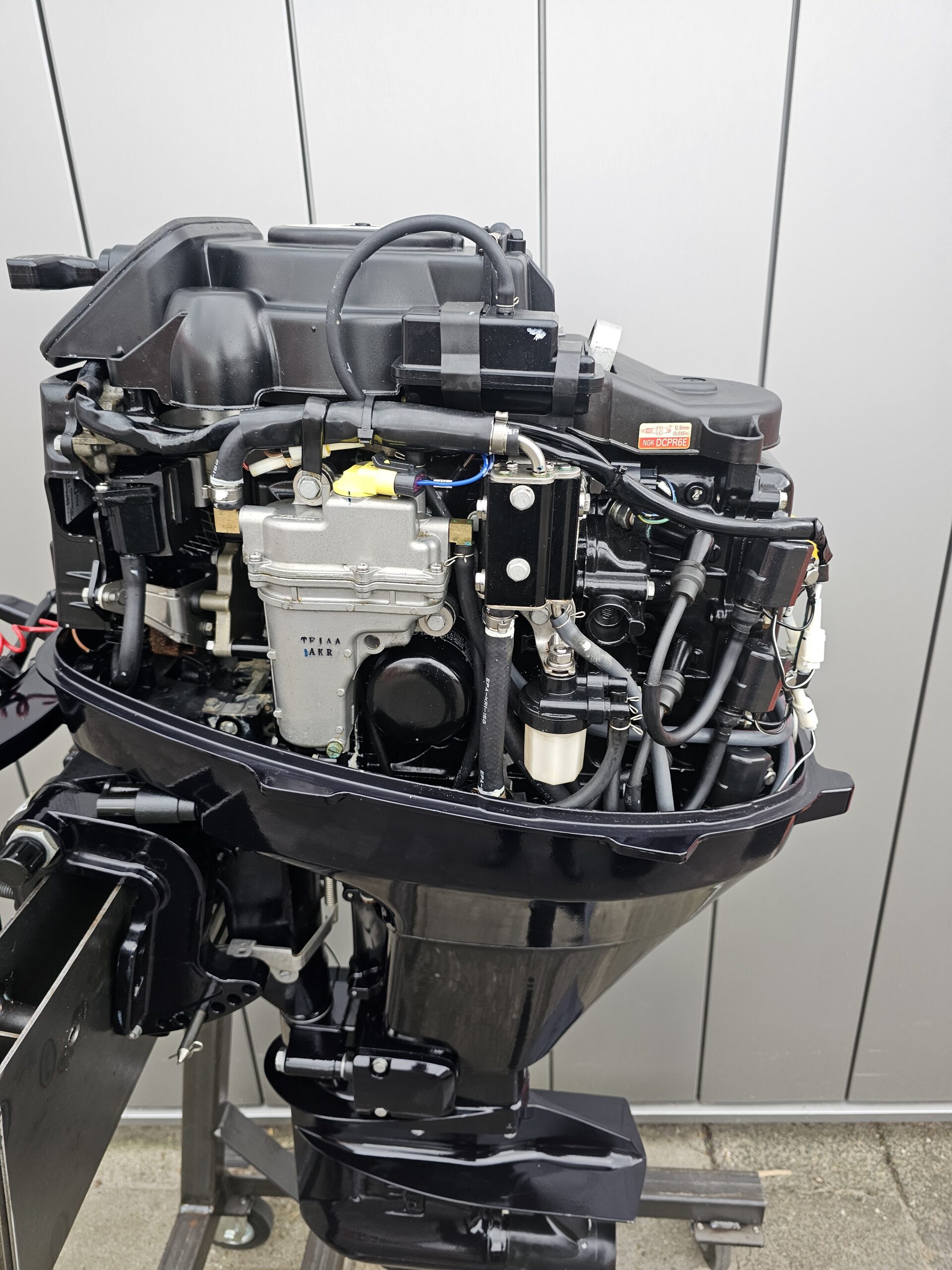Tohatsu 25 HP Outboard Motor For Sale - Image 4